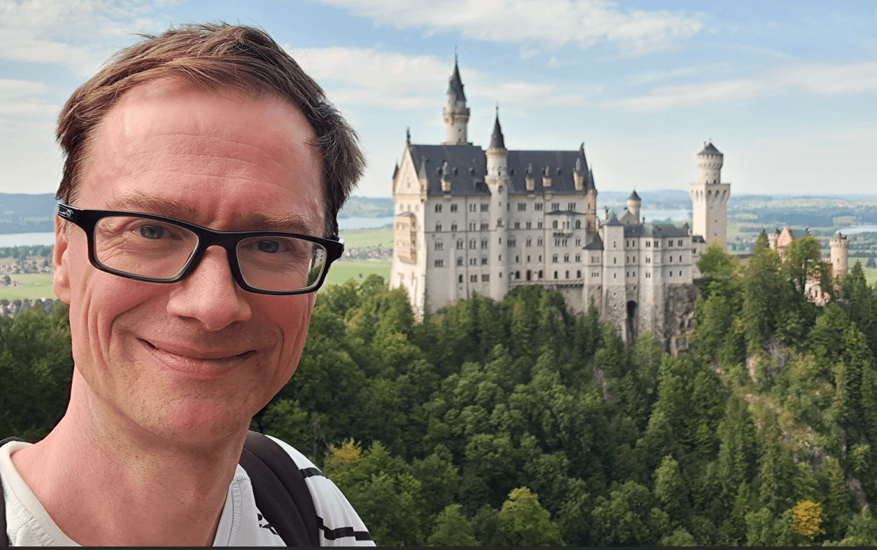 Klaus explaining a concept